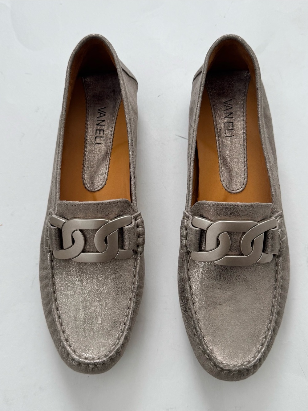 Vaneli Aiker Driving Loafers Metallic Silver Crinkle Leather Chain Flats 8.5 N